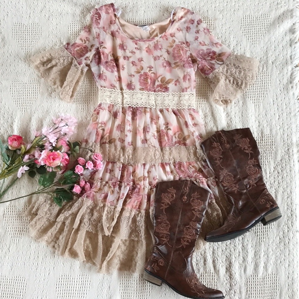 Rose & lace floral prairie dress